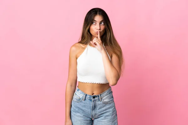 Jonge Blanke Vrouw Geïsoleerd Roze Achtergrond Met Een Teken Van — Stockfoto