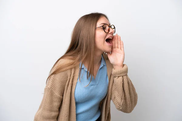 Jong Litouws Vrouw Geïsoleerd Witte Achtergrond Schreeuwen Met Mond Wijd — Stockfoto