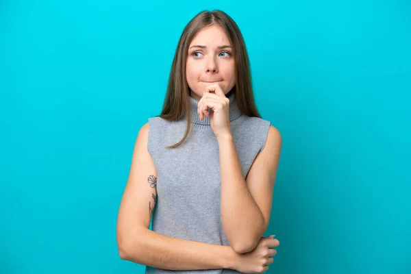 Young Lithuanian Woman Isolated Blue Background Having Doubts Thinking — Stock Photo, Image