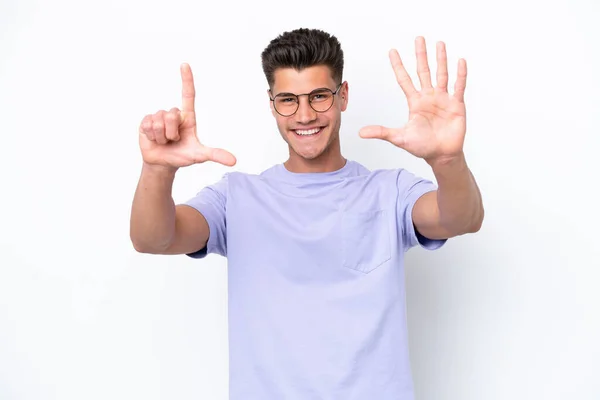 Jonge Blanke Man Geïsoleerd Witte Achtergrond Tellen Zeven Met Vingers — Stockfoto