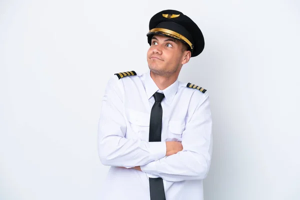 Samolot Biały Pilot Odizolowany Białym Tle Budzi Wątpliwości Gestem Podczas — Zdjęcie stockowe