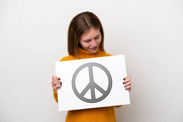Jovem Inglesa Isolada Fundo Branco Segurando Cartaz Com Símbolo Paz — Fotografia de Stock