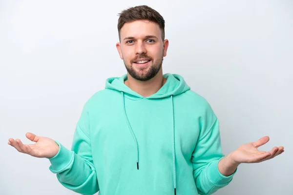 Jovem Caucasiano Isolado Fundo Branco Feliz Sorrindo — Fotografia de Stock