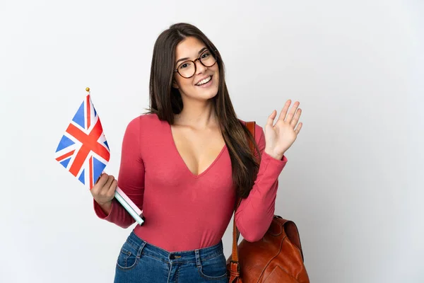 Подростковая Бразильская Девушка Флагом Великобритании Белом Фоне Приветствуя Руками Счастливым — стоковое фото