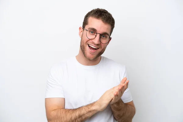 Jeune Homme Caucasien Isolé Sur Fond Blanc Avec Des Lunettes — Photo