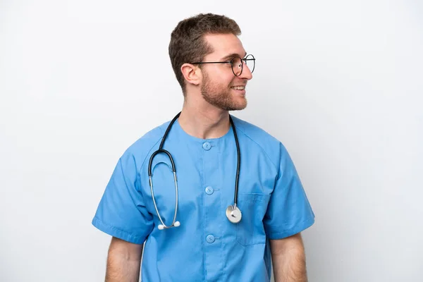 年轻的外科医生 白人背景的白人男子 — 图库照片