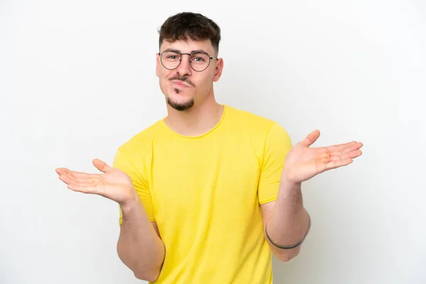 Jovem Caucasiano Bonito Homem Isolado Fundo Branco Com Dúvidas Levantar — Fotografia de Stock