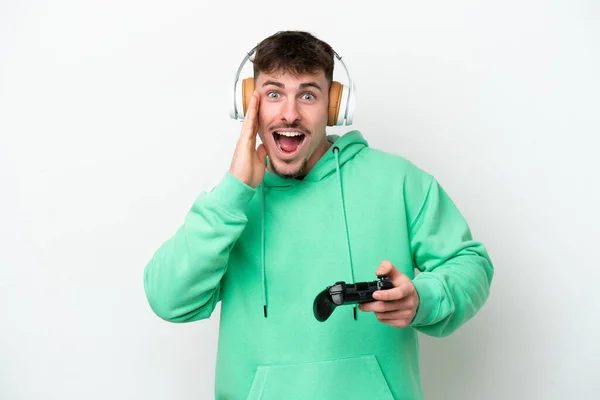 Jovem Homem Bonito Jogando Com Controlador Videogame Isolado Fundo Branco — Fotografia de Stock