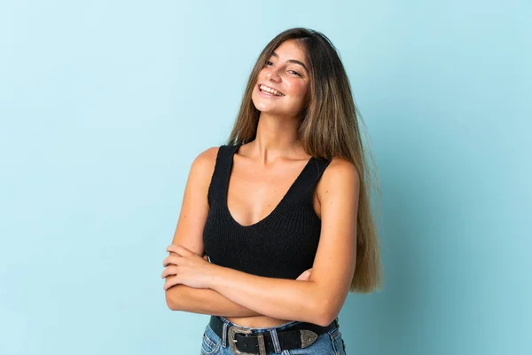 Junge Kaukasische Frau Isoliert Auf Blauem Hintergrund Glücklich Und Lächelnd — Stockfoto