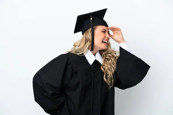 Νεαρή Απόφοιτος Πανεπιστημίου Γυναίκα Απομονωμένη Λευκό Φόντο Χαμογελώντας Πολύ — Φωτογραφία Αρχείου