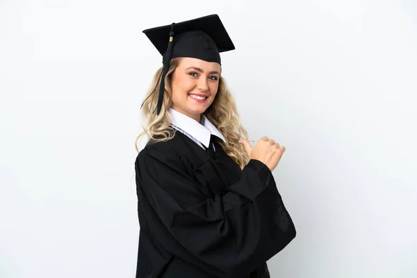 Giovane Laureata Donna Isolata Sfondo Bianco Orgoglioso Soddisfatto — Foto Stock