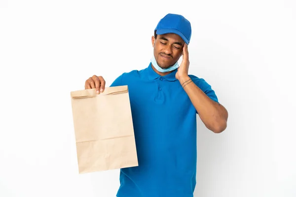 Hombre Afroamericano Tomando Una Bolsa Comida Para Llevar Aislado Sobre — Foto de Stock