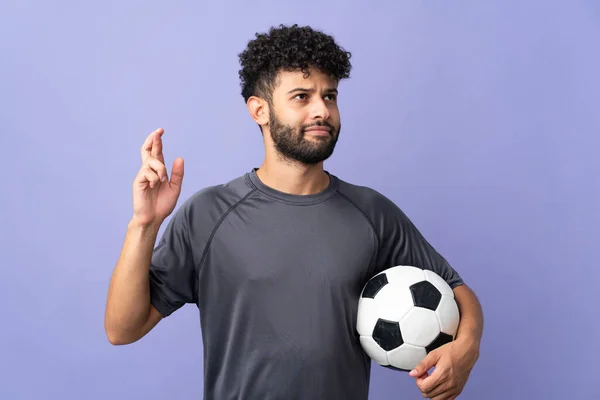 Bello Marocchino Giovane Giocatore Calcio Più Isolato Sfondo Viola Con — Foto Stock