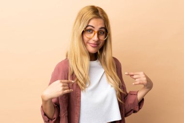 Genç Uruguaylı sarışın kadın izole bir geçmişi var.