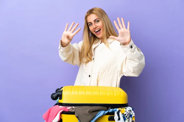 Giovane Donna Bionda Uruguaiana Con Una Valigia Piena Vestiti Oltre — Foto Stock