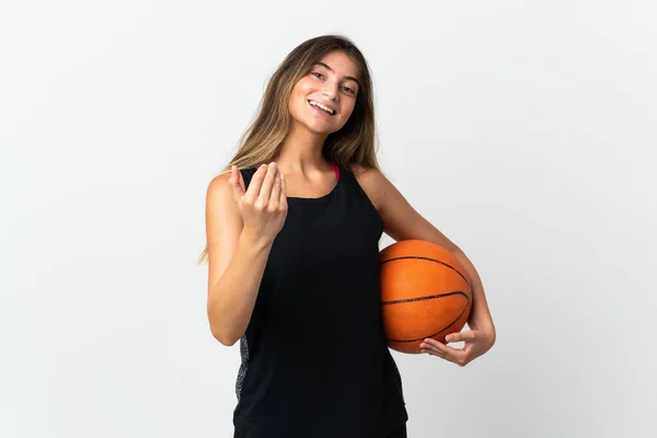 Jonge Kaukasische Vrouw Geïsoleerd Witte Achtergrond Spelen Basketbal Komende Gebaar — Stockfoto