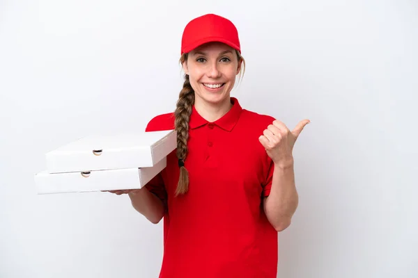 Mulher Entrega Pizza Com Uniforme Trabalho Pegando Caixas Pizza Isoladas — Fotografia de Stock