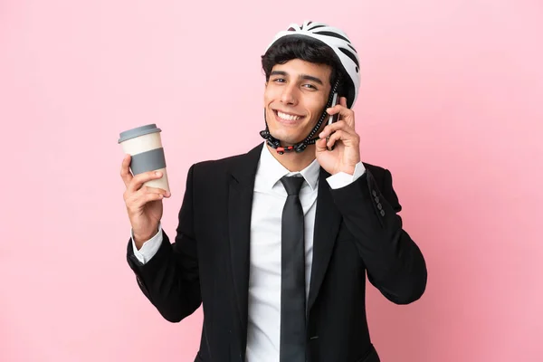 Аргентинский Бизнесмен Велосипедными Шлемами Выделяется Розовом Фоне — стоковое фото
