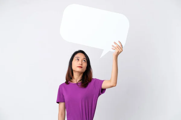 Young Vietnamese Woman Isolated White Background Holding Empty Speech Bubble — Stock Photo, Image