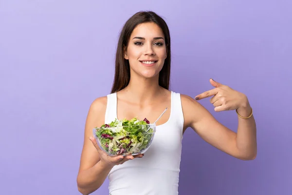 Young Caucasian Woman Salad Isolated Purple Background — Stock Photo, Image
