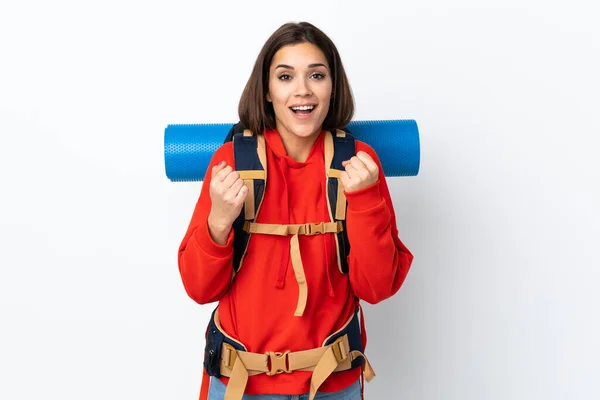 Joven Montañista Caucásica Con Una Gran Mochila Aislada Sobre Fondo — Foto de Stock