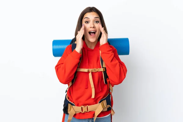 Jovem Caucasiano Montanhista Menina Com Uma Grande Mochila Isolada Fundo — Fotografia de Stock