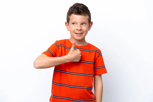 一个被白色背景隔离的小男孩举起了一个大拇指 — 图库照片