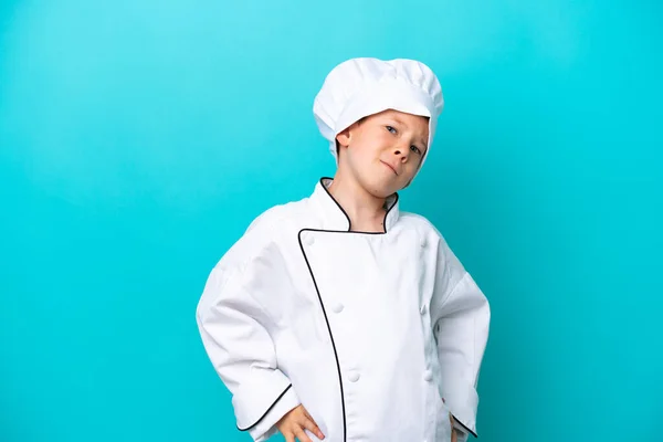 Piccolo Chef Ragazzo Isolato Sfondo Blu Che Soffre Mal Schiena — Foto Stock