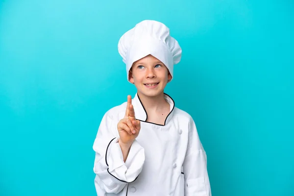Piccolo Chef Ragazzo Isolato Sfondo Blu Con Dita Incrociate Augurando — Foto Stock