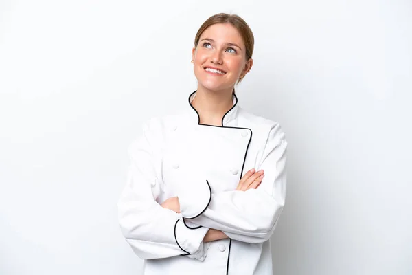 Junge Köchin Isoliert Auf Weißem Hintergrund Und Lächelnd Aufblickend — Stockfoto