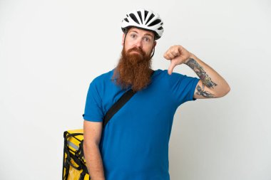 Termal sırt çantalı genç beyaz adam Don White 'ı izole et.