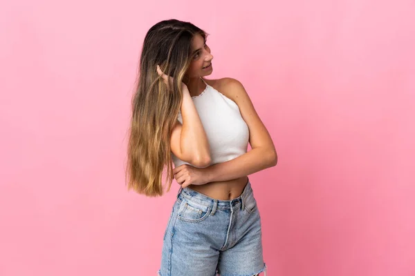 Jonge Kaukasische Vrouw Geïsoleerd Roze Achtergrond Denken Een Idee — Stockfoto