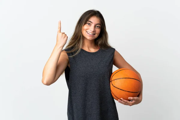 Молодая Женщина Играющая Баскетбол Изолированы Белом Фоне Указывая Отличную Идею — стоковое фото
