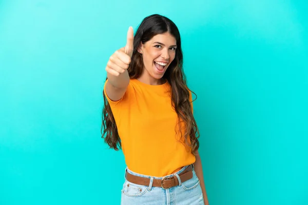 Jonge Blanke Vrouw Geïsoleerd Blauwe Achtergrond Met Duimen Omhoog Omdat — Stockfoto