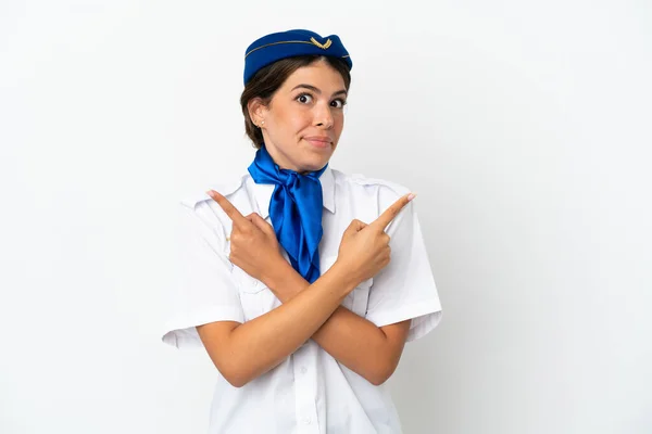 Αεροπλάνο Αεροσυνοδός Καυκάσιος Γυναίκα Απομονωμένη Λευκό Φόντο Που Δείχνει Τις — Φωτογραφία Αρχείου
