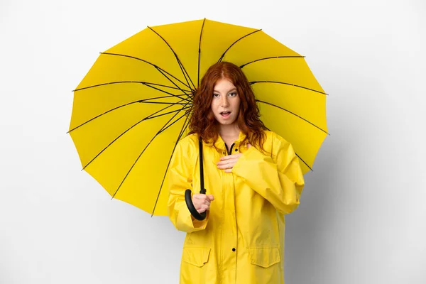 Teenager Zrzka Dívka Neprůstřelný Kabát Deštník Izolované Bílém Pozadí Překvapené — Stock fotografie