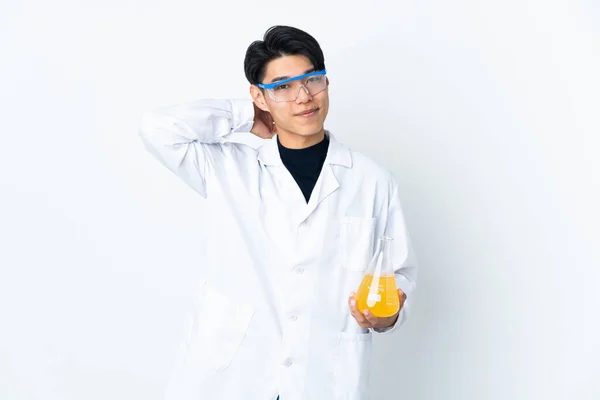 Joven Científico Chino Aislado Sobre Fondo Blanco Riendo — Foto de Stock