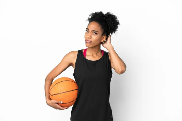 Joven Jugador Baloncesto Mujer Latina Aislada Sobre Fondo Blanco Teniendo — Foto de Stock