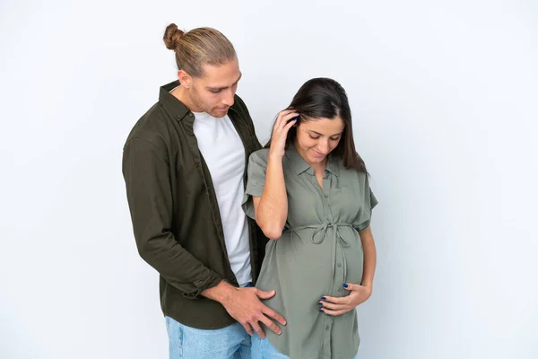 Jeune Couple Caucasien Isolé Sur Fond Blanc Enceinte Position Latérale — Photo