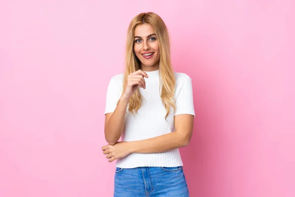 Jonge Uruguayaanse Blonde Vrouw Geïsoleerde Roze Achtergrond Lachen — Stockfoto