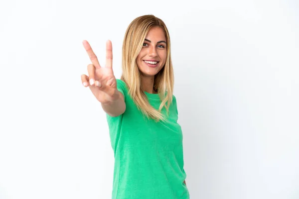 Блондинка Уругвайська Дівчина Ізольована Білому Фоні Посміхаючись Показуючи Знак Перемоги — стокове фото