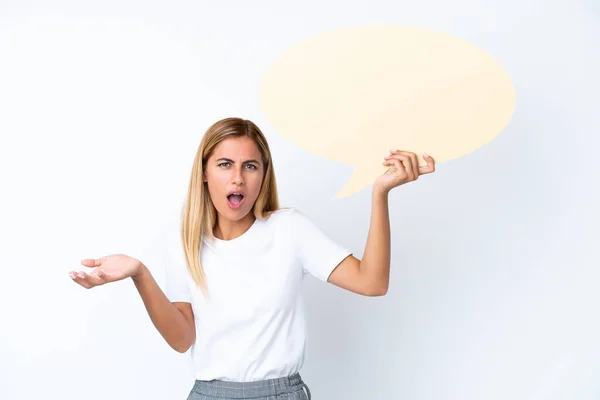 Menina Uruguaia Loira Isolada Fundo Branco Segurando Uma Bolha Fala — Fotografia de Stock