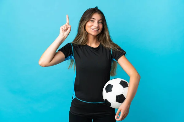 Jovem Jogador Futebol Mulher Isolado Fundo Azul Apontando Para Uma — Fotografia de Stock