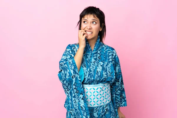 Mujer Joven Usando Kimono Sobre Aislado Fondo Azul Poco Nervioso —  Fotos de Stock