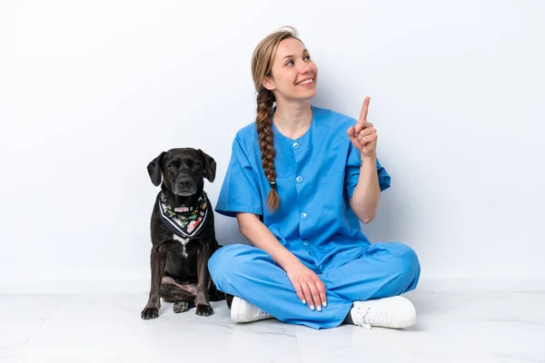 Young Veterinarian Woman Dog Sitting Floor Isolated White Background Intending — 스톡 사진