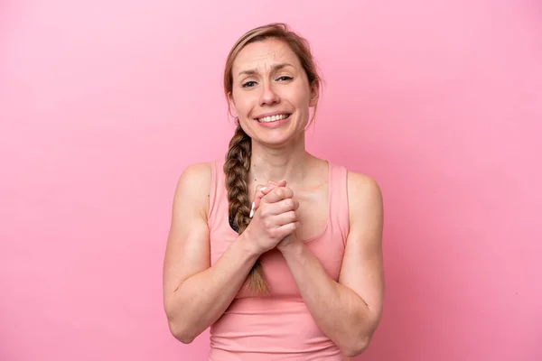 Jonge Kaukasische Vrouw Geïsoleerd Roze Achtergrond Lachen — Stockfoto