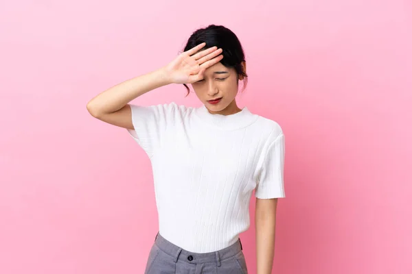 Jovem Vietnamita Isolada Fundo Rosa Com Expressão Cansada Doente — Fotografia de Stock