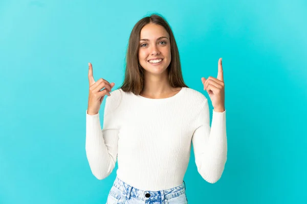 Mujer Joven Sobre Fondo Azul Aislado Señalando Una Gran Idea —  Fotos de Stock