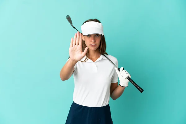 Zole Edilmiş Mavi Arka Planda Golf Oynayan Kadın Dur Hareketi — Stok fotoğraf