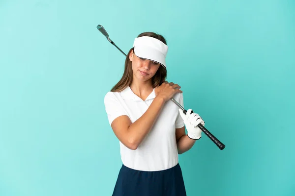 Žena Hraje Golf Přes Izolované Modré Pozadí Trpí Bolestí Rameni — Stock fotografie
